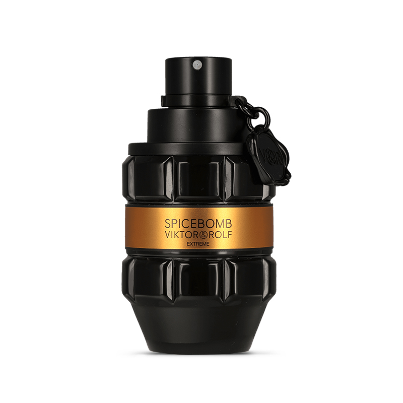 spicebomb-Viktor&Rolf-packshot-alphashot-pro-g2-orbitvu-perfume-bottle-AI-generated-background-article-side-by-side