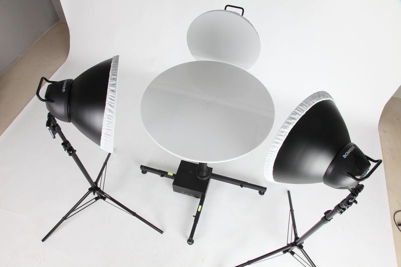 360 degree turntable (Orbitvu MIDI) in studio setup