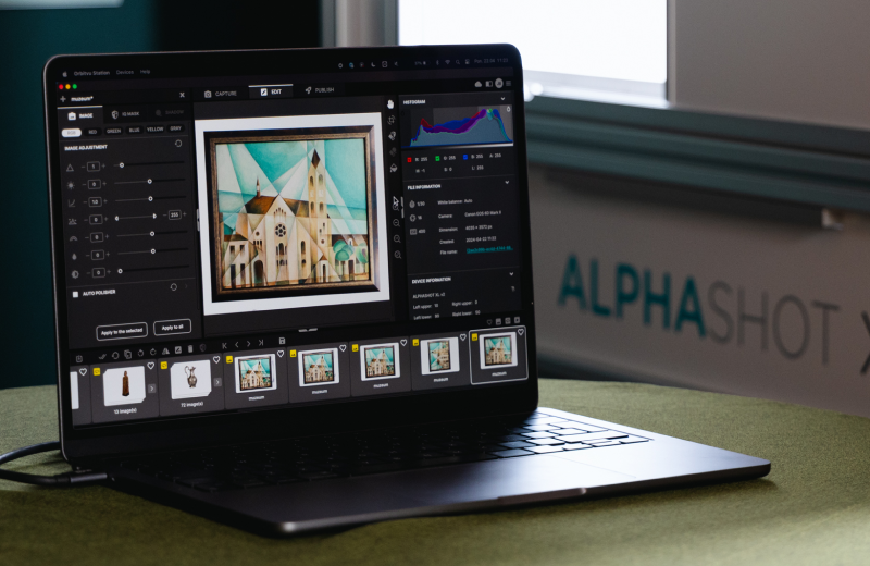 laptop with Orbitvu Station software open and displaying the photographed image